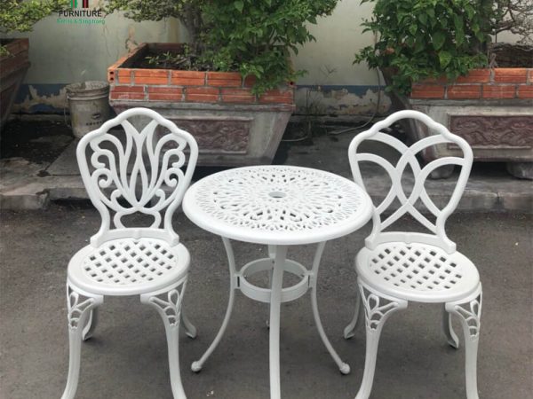 Bộ bàn ghế tròn ngoài trời