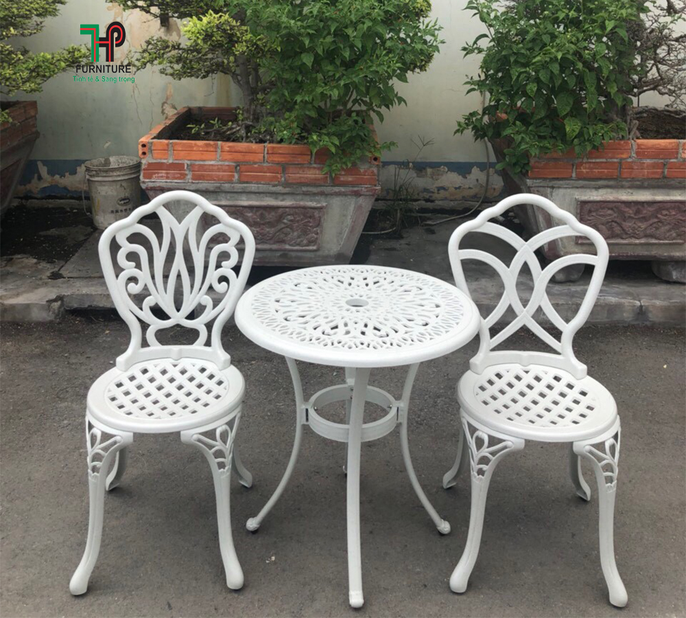 bàn ghế ngồi ngoài trời